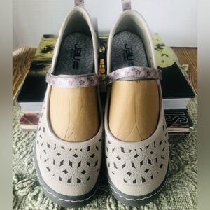NWT JBU by Jambu Blossom Size 9 Mary Jane Shoe